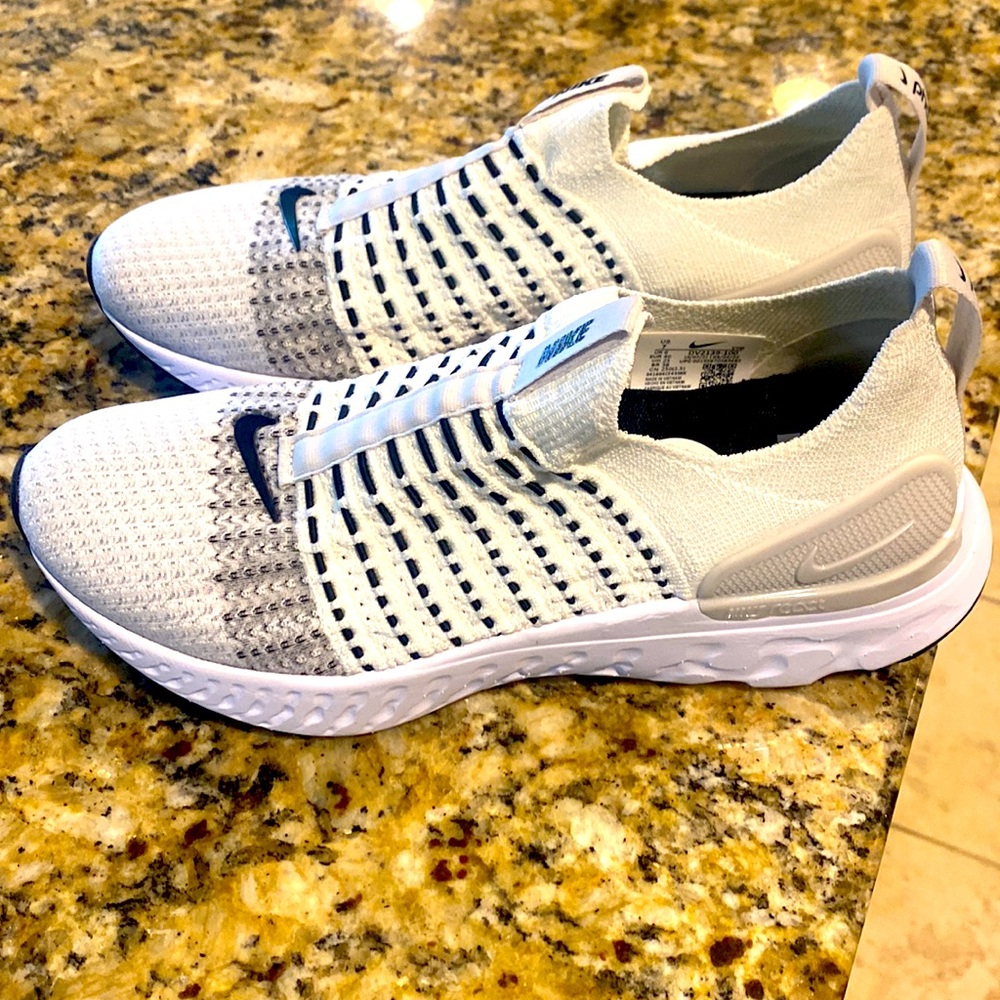 Brand new nike shoes size 7 no box